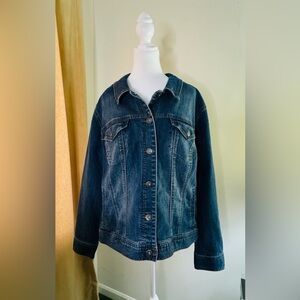 Ladies plus-size denim jean jacket. Size: 22W Excellent condition!